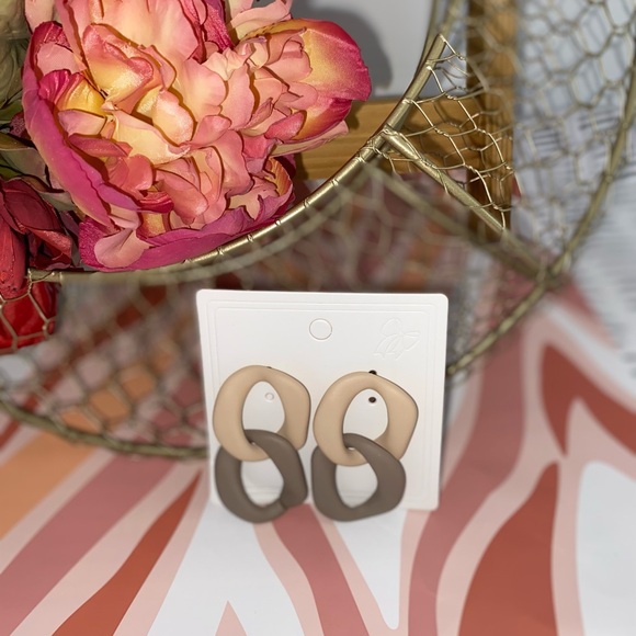 Color Block Chain Link Earrings - Picture 3 of 6